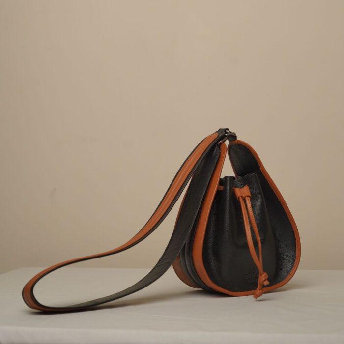 Curl Batua Sling - Black & Tan